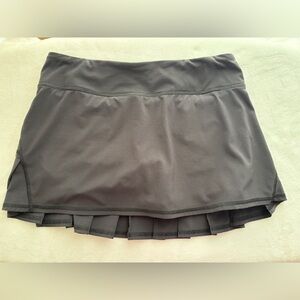 Lululemon Black skirt. Excellent condition not faded. Size 6